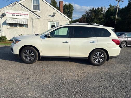 2017 Nissan Pathfinder SL