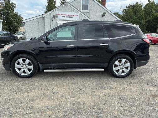 Mosaic Black Metallic 2017 Chevrolet Traverse 1LT