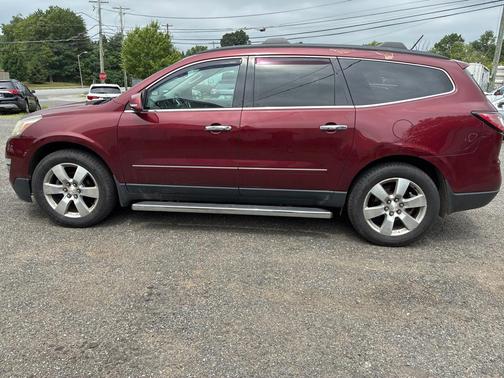 RED 2015 Chevrolet Traverse LTZ