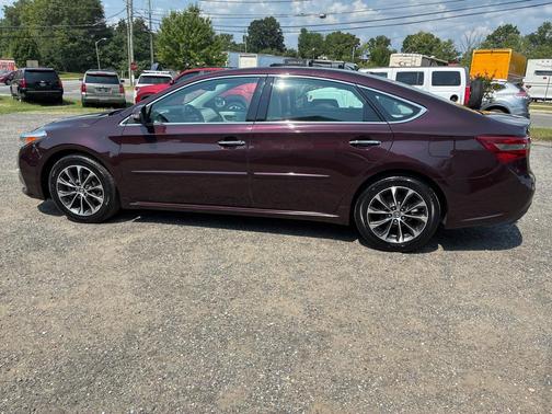 RED 2016 Toyota Avalon XLE