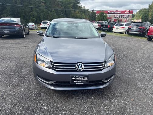 2014 Volkswagen Passat 1.8T Auto SE w/Sunroof & Nav