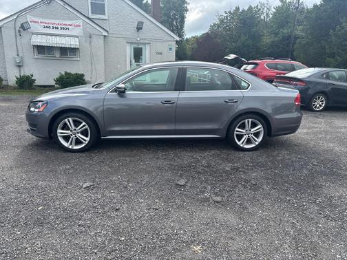 2014 Volkswagen Passat 1.8T Auto SE w/Sunroof & Nav