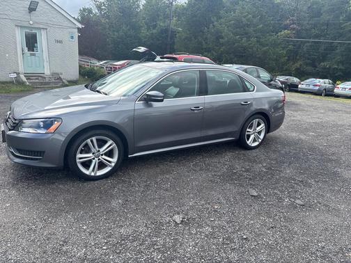 2014 Volkswagen Passat 1.8T Auto SE w/Sunroof & Nav