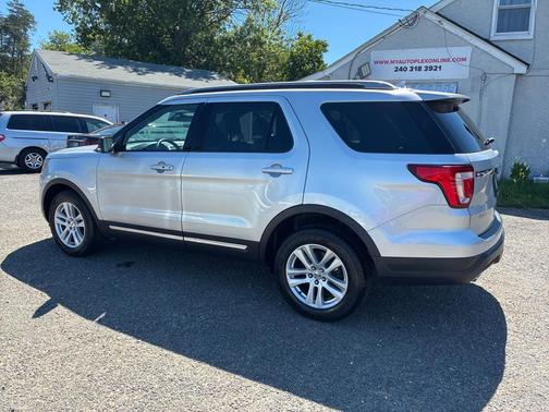 Ingot Silver Metallic 2018 Ford Explorer XLT