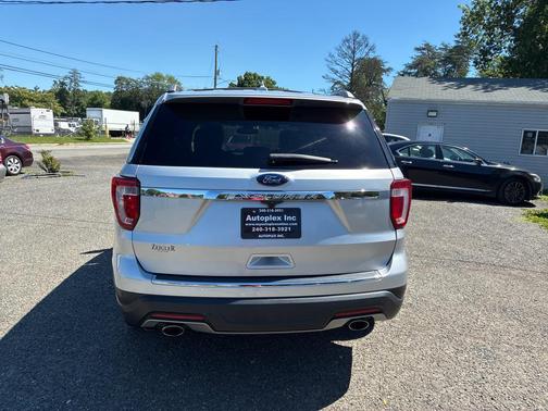 Ingot Silver Metallic 2018 Ford Explorer XLT