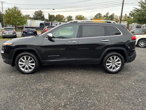 Brilliant Black Crystal Pearlcoat 2016 Jeep Cherokee Limited
