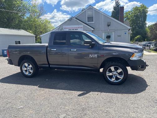 Granite Crystal Metallic Clearcoat 2015 RAM 1500 Big Horn