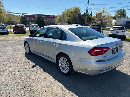 Reflex Silver Metallic 2016 Volkswagen Passat 1.8T SE