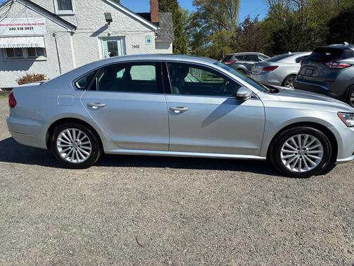 Reflex Silver Metallic 2016 Volkswagen Passat 1.8T SE