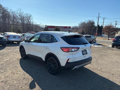 2020 Ford Escape SE