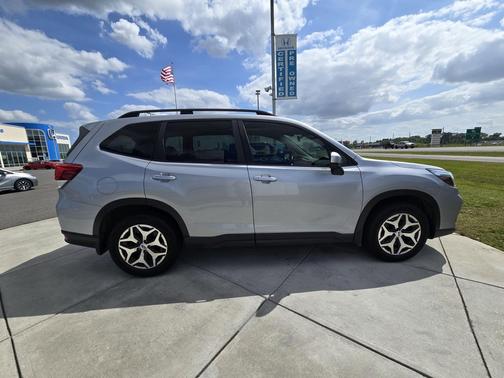 Ice Silver Metallic 2020 Subaru Forester Premium