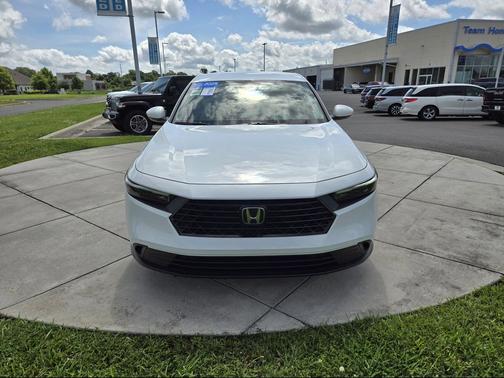 Platinum White Pearl 2025 Honda Accord