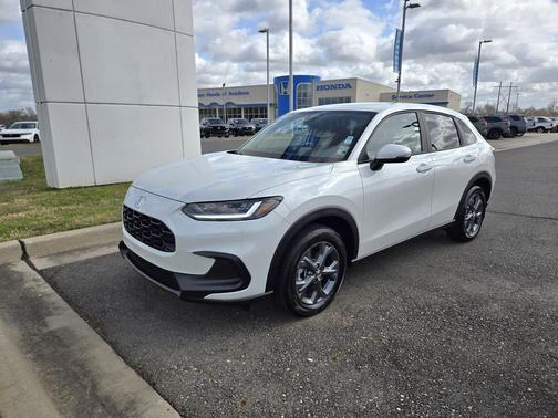 Platinum White Pearl 2026 Honda HR-V LX