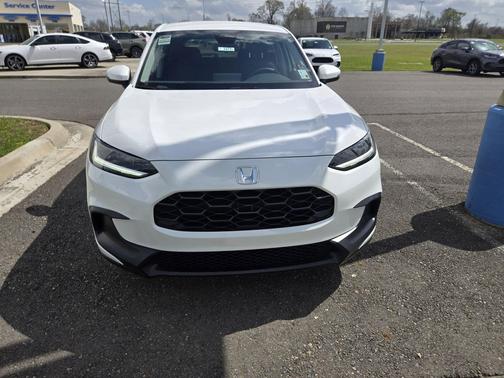 Platinum White Pearl 2026 Honda HR-V LX