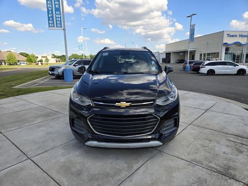 Mosaic Black Metallic 2019 Chevrolet Trax LT