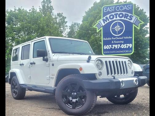 Bright White Clearcoat 2017 Jeep Wrangler Unlimited Sahara