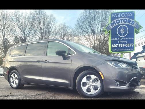 2017 Chrysler Pacifica Hybrid Touring Plus