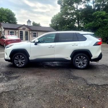 2022 Toyota RAV4 Hybrid XLE Premium