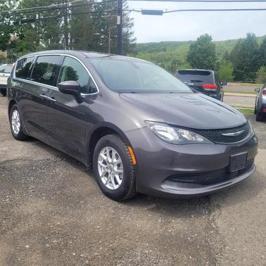 Granite Crystal Metallic Clearcoat 2022 Chrysler Voyager LX
