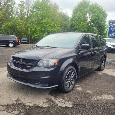 Black Onyx Crystal Pearlcoat 2017 Dodge Grand Caravan SE