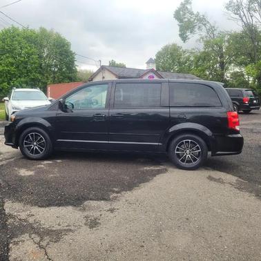 Black Onyx Crystal Pearlcoat 2017 Dodge Grand Caravan SE