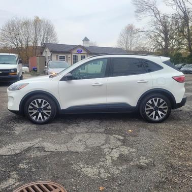 2020 Ford Escape SE