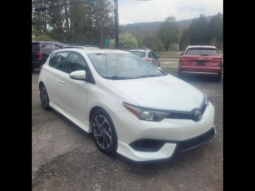 Blizzard Pearl 2017 Toyota Corolla iM Base