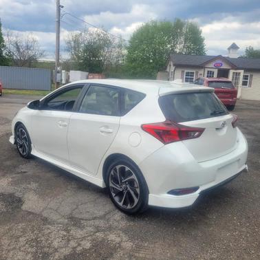 Blizzard Pearl 2017 Toyota Corolla iM Base