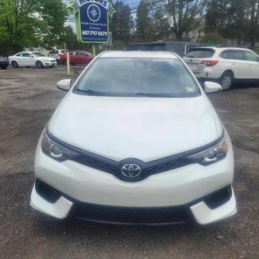 Blizzard Pearl 2017 Toyota Corolla iM Base