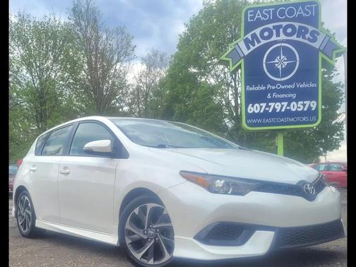 Blizzard Pearl 2017 Toyota Corolla iM Base