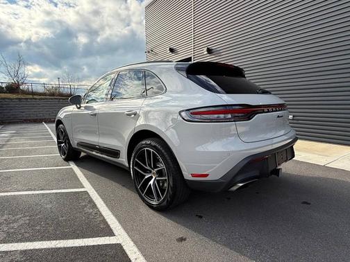 2025 Porsche Macan 