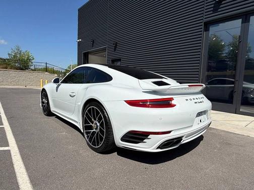 Carrara White Metallic 2017 Porsche 911