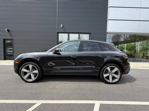 Jet Black Metallic 2026 Porsche Macan