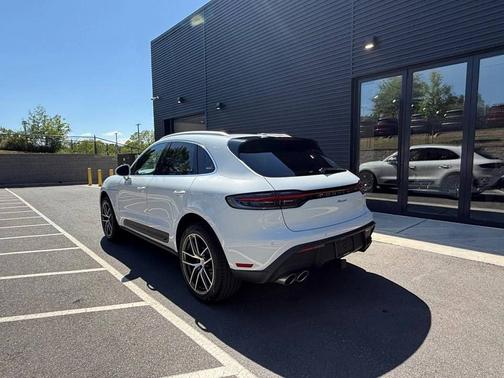 Carrara White Metallic 2026 Porsche Macan
