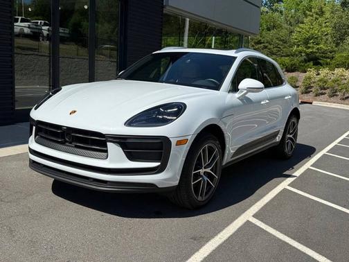 Carrara White Metallic 2026 Porsche Macan