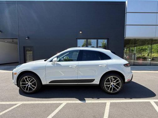 Carrara White Metallic 2026 Porsche Macan