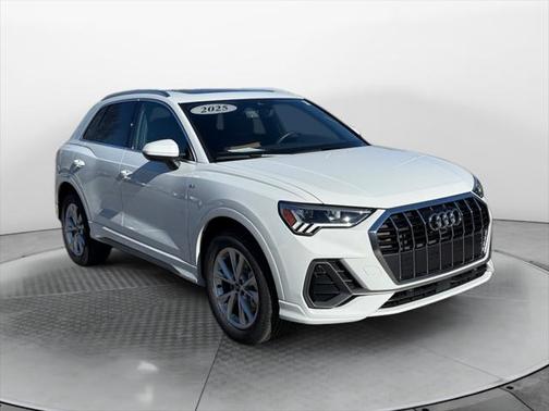 2025 Audi Q3 Premium 45 TFSI S line quattro Tiptronic