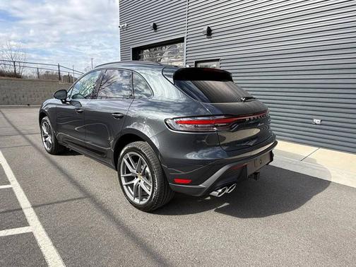 Volcano Grey Metallic 2026 Porsche Macan