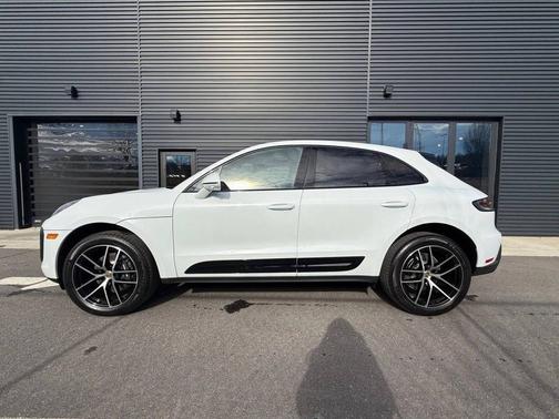 Carrara White Metallic 2026 Porsche Macan