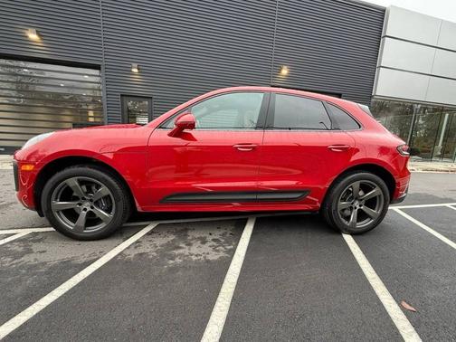 2025 Porsche Macan 
