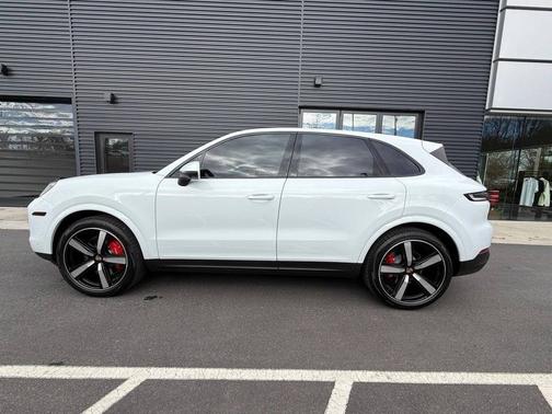 2025 Porsche Cayenne 