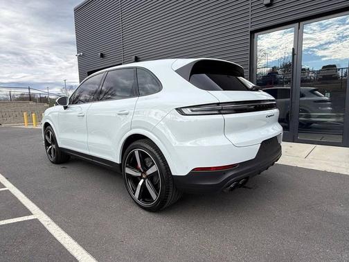 2025 Porsche Cayenne 