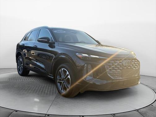 2025 Audi Q5 Premium TFSI quattro S tronic