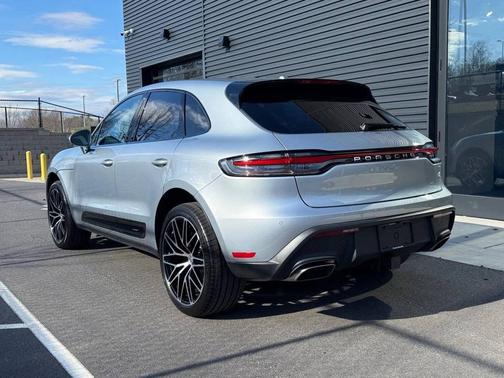 2025 Porsche Macan 
