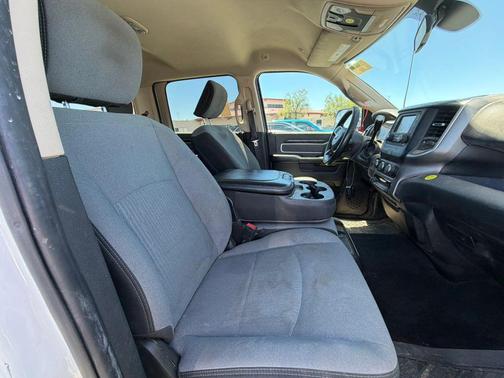 Bright White Clearcoat 2019 RAM 2500 Big Horn Crew Cab 4x4 8' Box