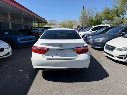 Super White 2015 Toyota Camry SE