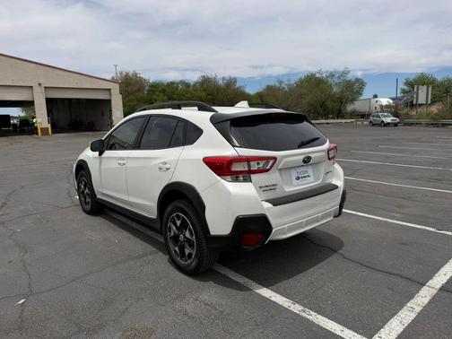 Crystal White Pearl 2018 Subaru Crosstrek 2.0i Premium