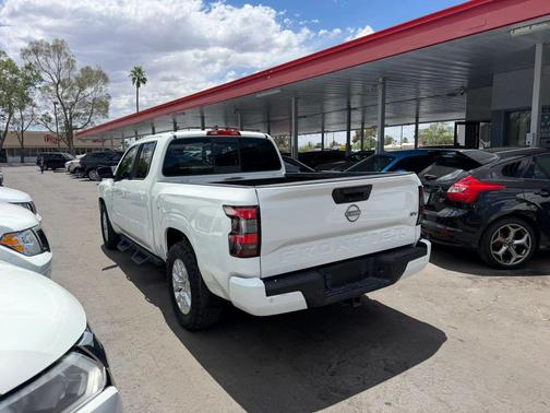 Glacier White 2022 Nissan Frontier SV