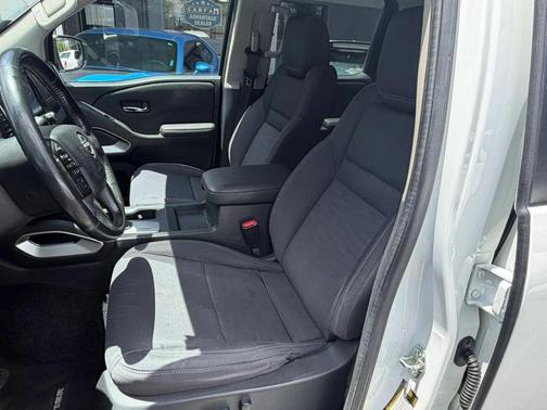 Glacier White 2022 Nissan Frontier SV