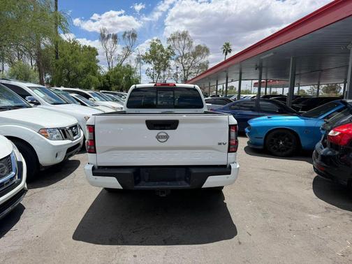 Glacier White 2022 Nissan Frontier SV